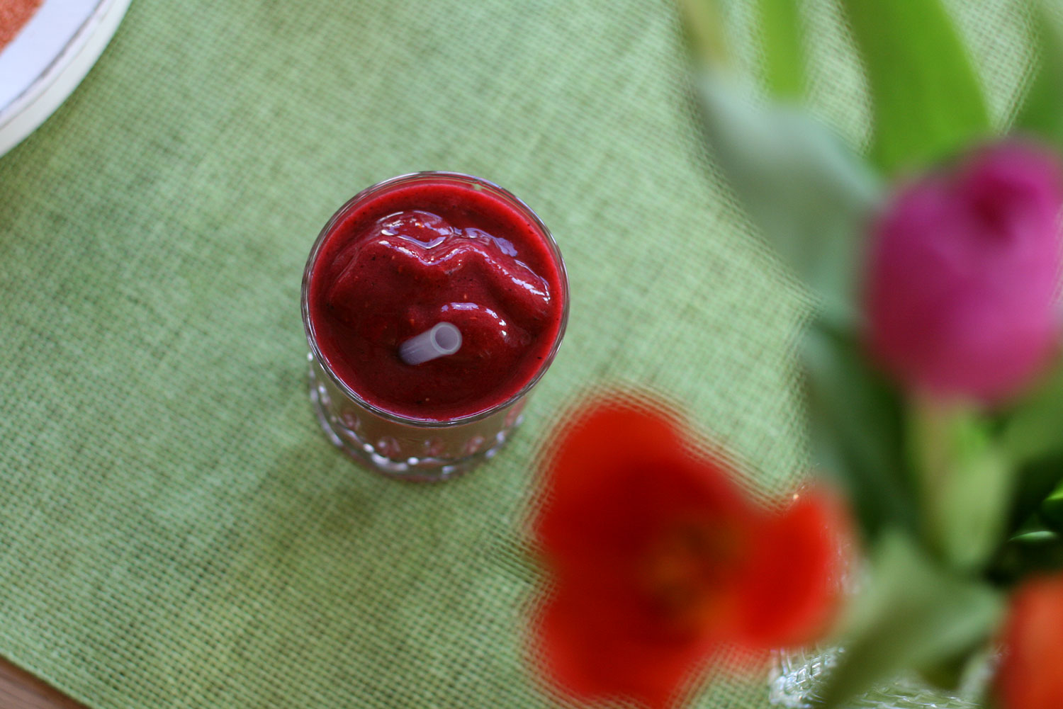 Roter-Power-Smoothie-mit-Roter-Beete